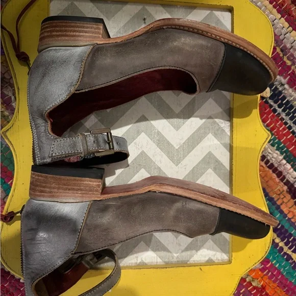 Freebird Marilyn Ankle Strap Flats shoes Women’s Size 8 Stone Multi $225 - Picture 10 of 13